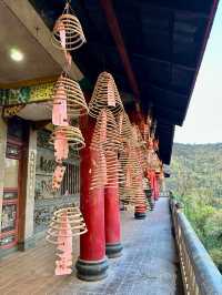From Temple Tranquility to Mountain Glitz — Genting’s Hidden Contrast