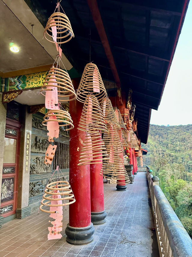 From Temple Tranquility to Mountain Glitz — Genting’s Hidden Contrast