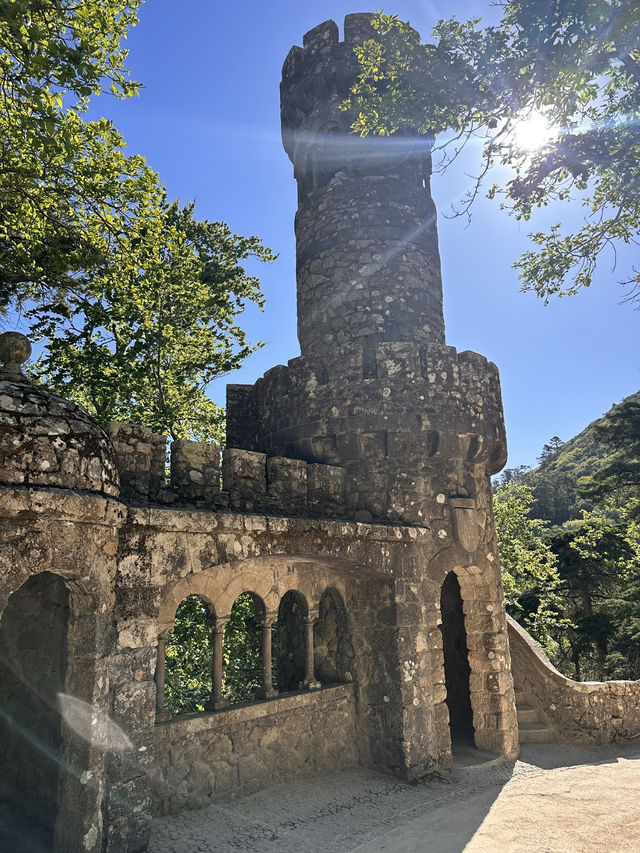 【レガレイラ宮殿（Quinta da Regaleira）｜シントラの“魔法の庭園と謎めく宮殿”】
