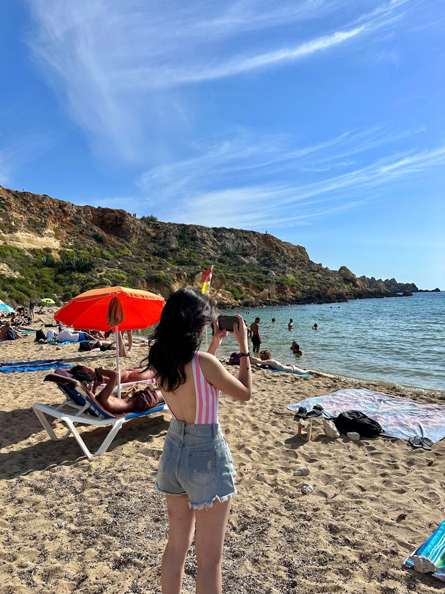 ☀️ 넓고 여유로운 몰타의 대표 해변, 골든베이 🏖️