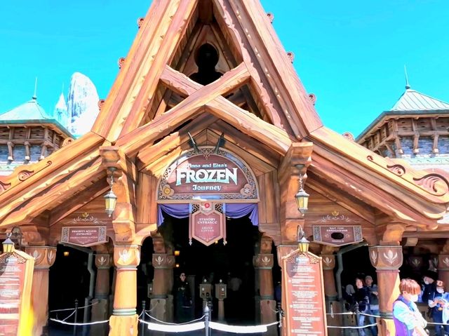 The Wonderful Frozen Kingdom in Tokyo Disney Sea