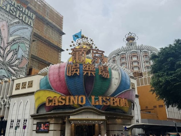 Macau: A Day of Grandeur, Freebies, and Epic City Walks! 🇲🇴✨