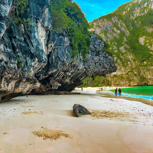 Crazy Beautiful but Kinda Crowded Paradise