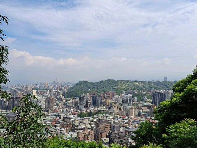 Explore the Xianjiyan Trail in Wenshan District, Taipei, Taiwan