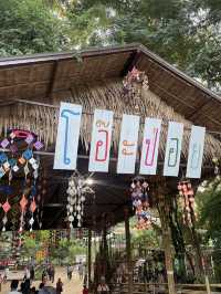 Oh Poi Market — a charming weekend market in Suan Phueng, Ratchaburi | ตักบาตรริมน้ำ จิบกาแฟ ฟังเสียงลำธาร ที่“โอ๊ะป่อย” 