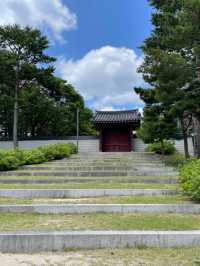 Beneath the Eaves of Heaven: Discover Gyeongbokgung