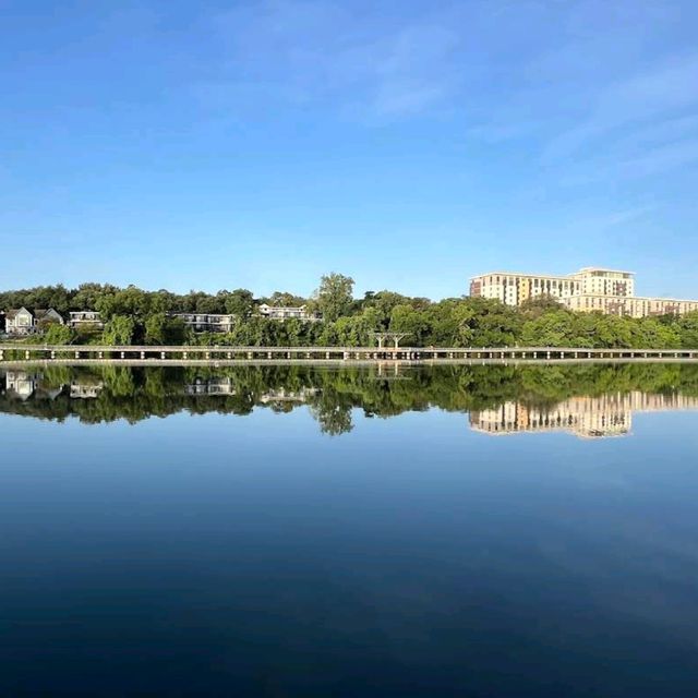 Lady Bird Lake & Hike–Bike Trail – Austin