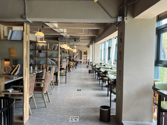Hot Summer Vibes at the Akanara Hotel Restaurant