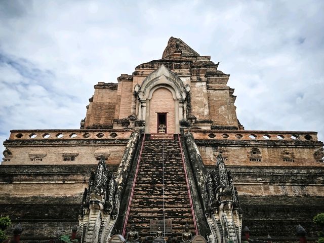 Wat Chedi Luang: Ancient Majesty in the Heart of Chiang Mai