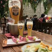大きなクラフトビールが有名な観光地にあるお店🇹🇭