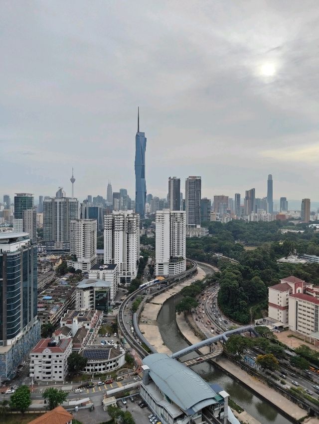 🌇 A Serene Escape Above the Pulse at 30 floor 