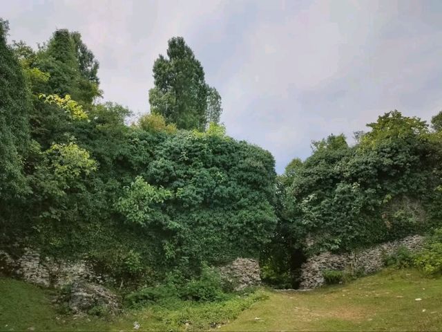 Strolling Around Rukhi Fortress
