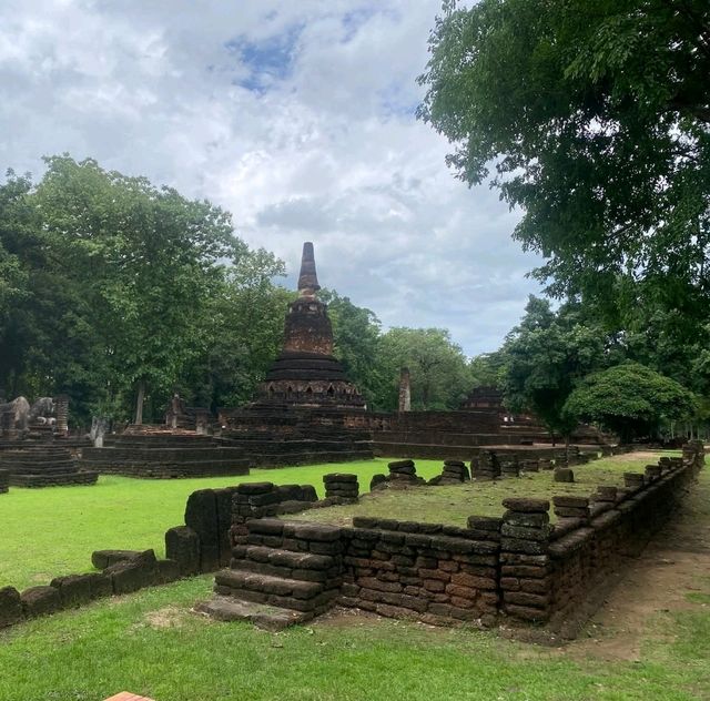 อุทยาน ประวัติศาสตร์มรดกโลก  กําแพงเพชร