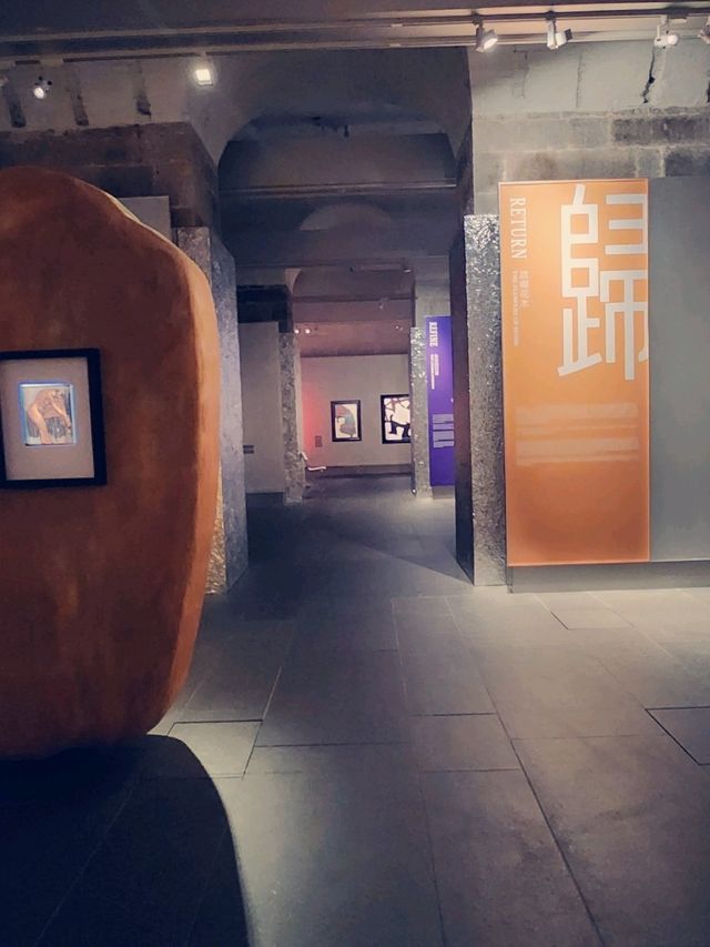 煩囂鬧市的後花園內的红蘋果