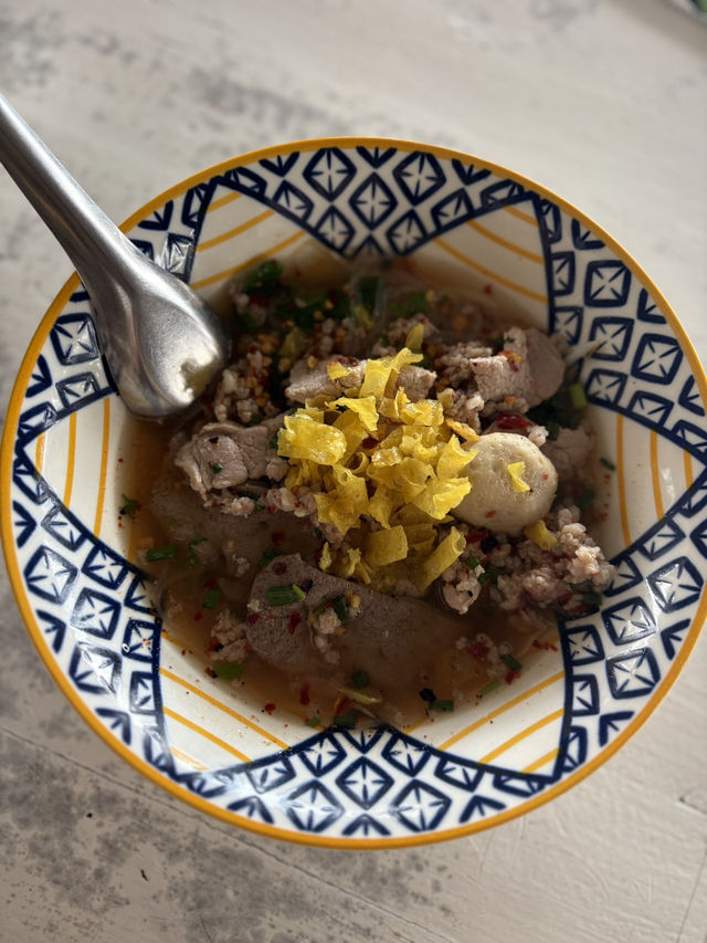 ก๋วยเตี๋ยวต้มยำตำลึงนายวร 