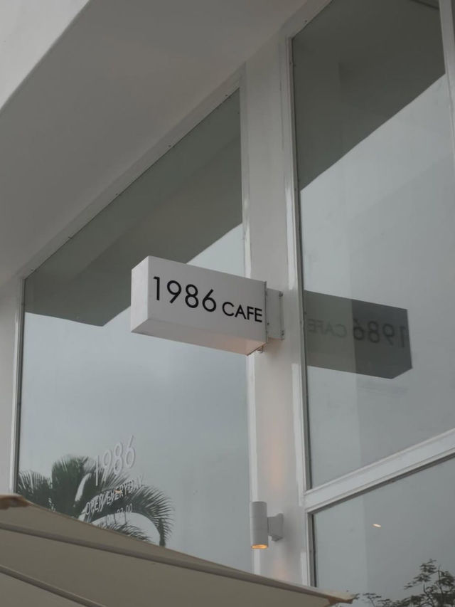 1986 Cafe & Stay