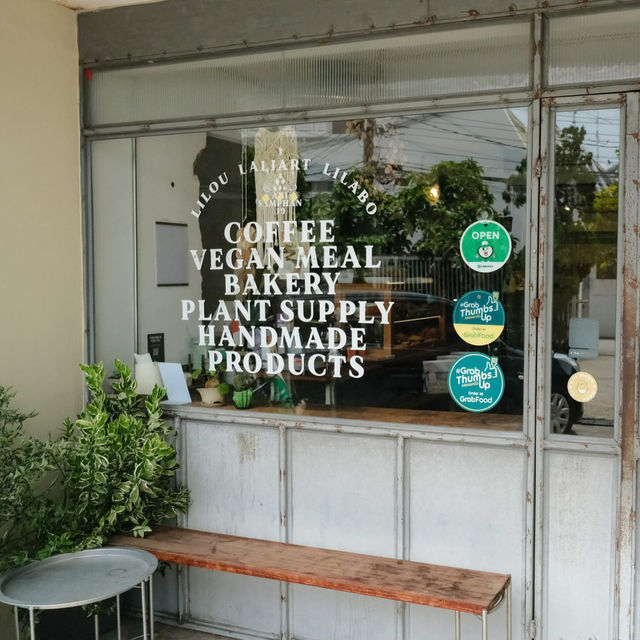 💛Lilou & Laliart – บ้านกาแฟอบอุ่นใจกลางอารีย์