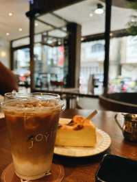 Joyi Cafe Penuin in Batam