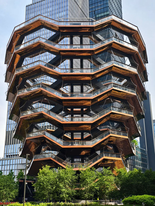 New York’s High Line: From the Big Pinecone to Little Island 🌳🏙️🍂