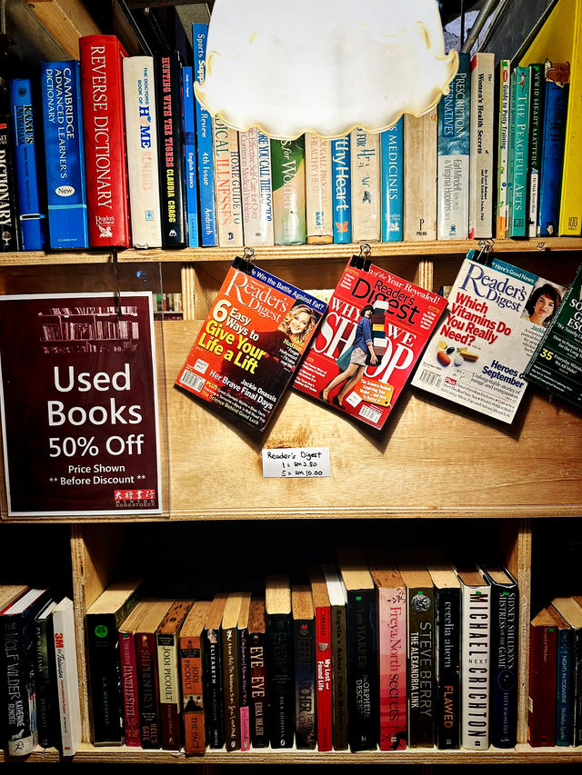 本とアートが息づくレトロ空間、REXKLのMentor Bookstoreでひとやすみ
