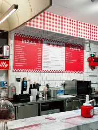Lulu’s Deli – A Charming Pizza & Dessert Haven