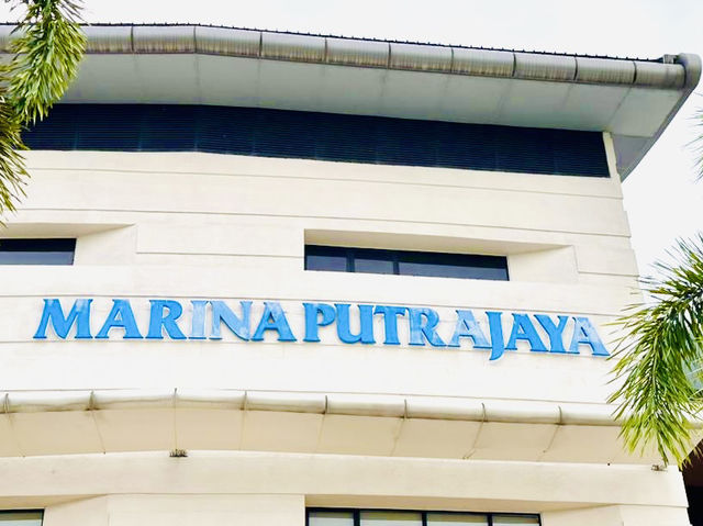 Your Waterside Escape in the Heart of Putrajaya