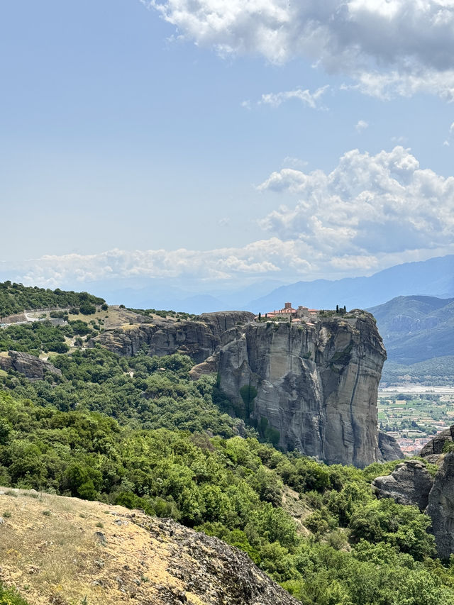 ギリシャの天空の修道院・メテオラ⛰️✨ ギリシャの天空の修道院・メテオラ⛰️✨