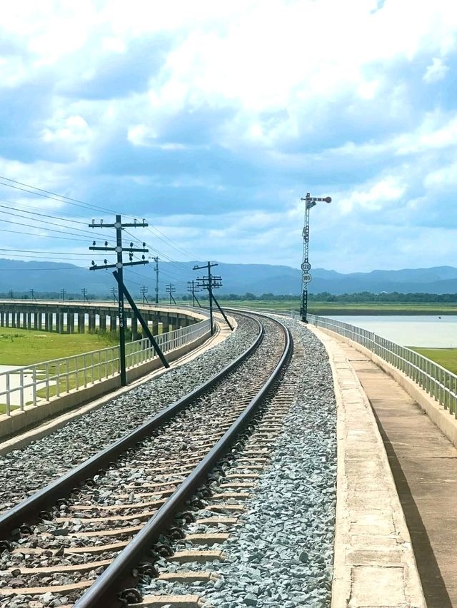 🎢ทริปนั่งรถไฟลอยน้ำเขื่อนป่าสักชลสิทธิ์