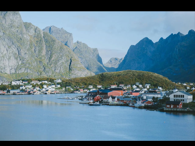 【北極圏の奇跡】ロフォーテン諸島で出会う、色彩と静寂の世界🏔️🎣