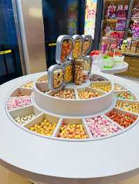 ถ่ายรูปกับน้อง molly ที่ popmart
