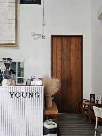 YOUNG CAFE คาเฟ่สไตล์มินิมอลมินิใจ