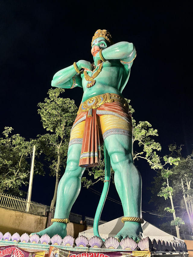 夜に訪れる静寂の聖地｜Batu Caves（バトゥ洞窟）