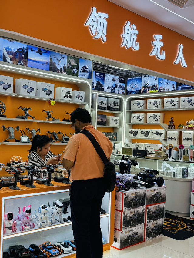 來深圳怎能錯過華強北， 一個高科技的旅游勝地