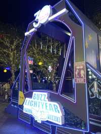 台北|101聖誕樹與街頭藝人的歡樂時光 還有玩具總動員讓你秒拍照打卡