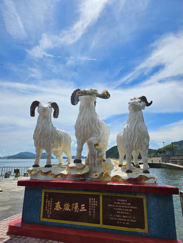Repulse Bay — пляжный район Гонконга Repulse Bay — пляжный район Гонконга