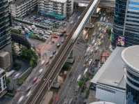 พักผ่อน กินดื่ม ชมวิวเมืองสุดอลังกลางสาธร