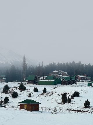 🏔️ Kashmir — A Paradise Painted in Every Shade of Beauty ✨