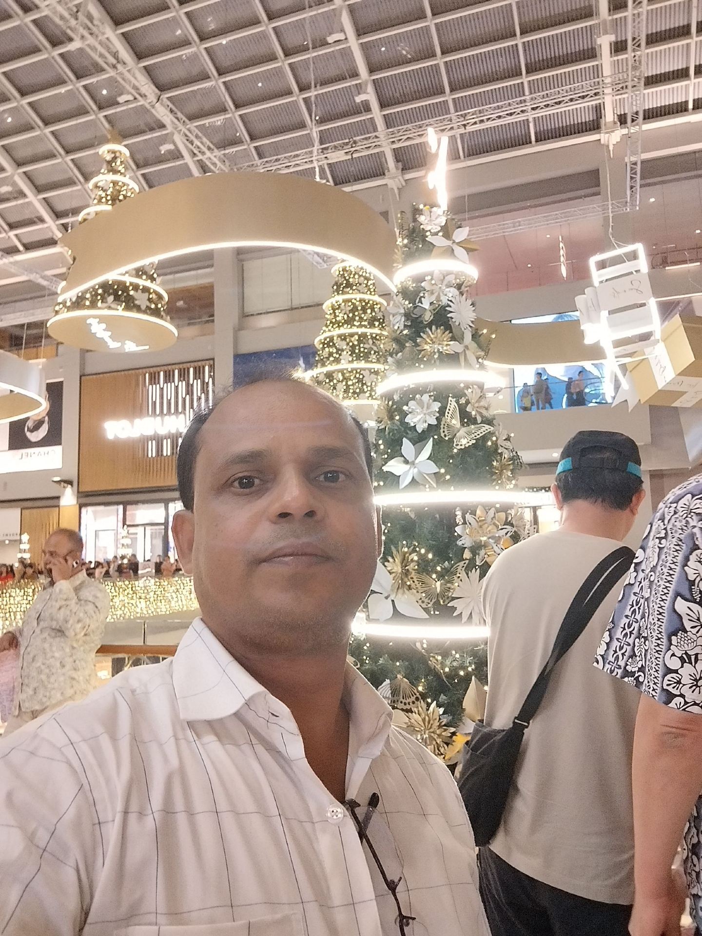 ​🌟 Shimmering Festive Lights & Modern Wonders: A Journey Through Marina Bay Sands, Singapore 🇸🇬✨