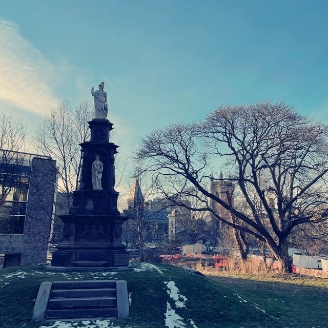 Stunning University of Toronto campus! 🤩 