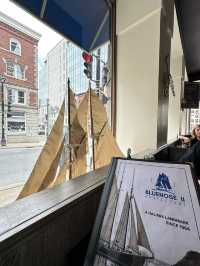 Halifax Downtown에 있는 랜드마크 seafood restaurant~Bluenose!!