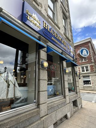 A landmark seafood restaurant in Halifax Downtown~ Bluenose!!