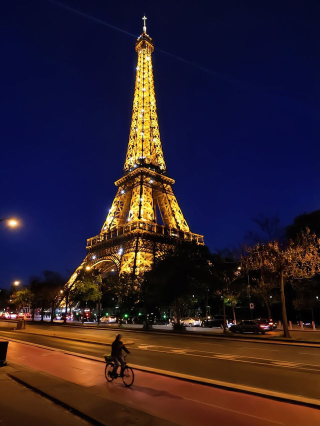 🗼✨ Eiffel Tower: Paris’ Timeless Icon of Romance and Wonder ✨🗼   
