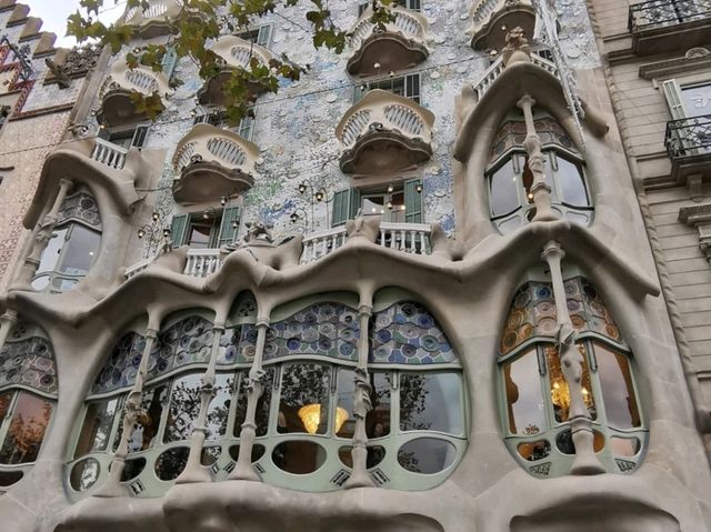 Must-see Gaudi's building in Barcelona! ✨✨✨