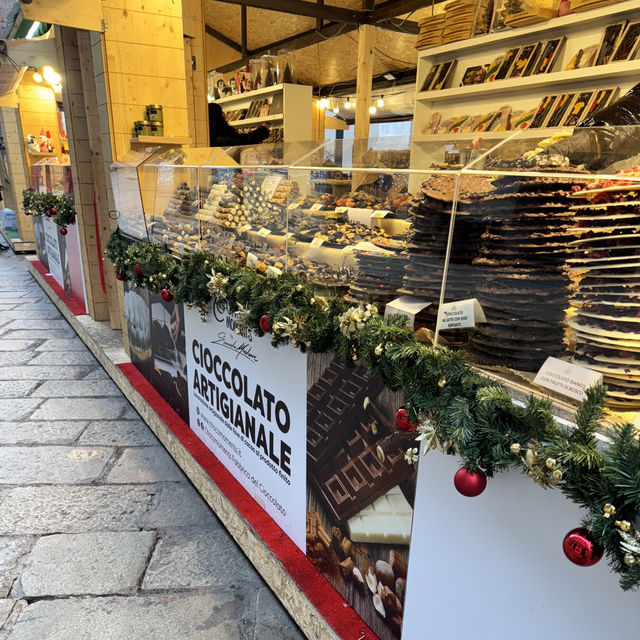  Sparkle, Style, and Festive Magic Under the Duomo 🎄✨🛍️