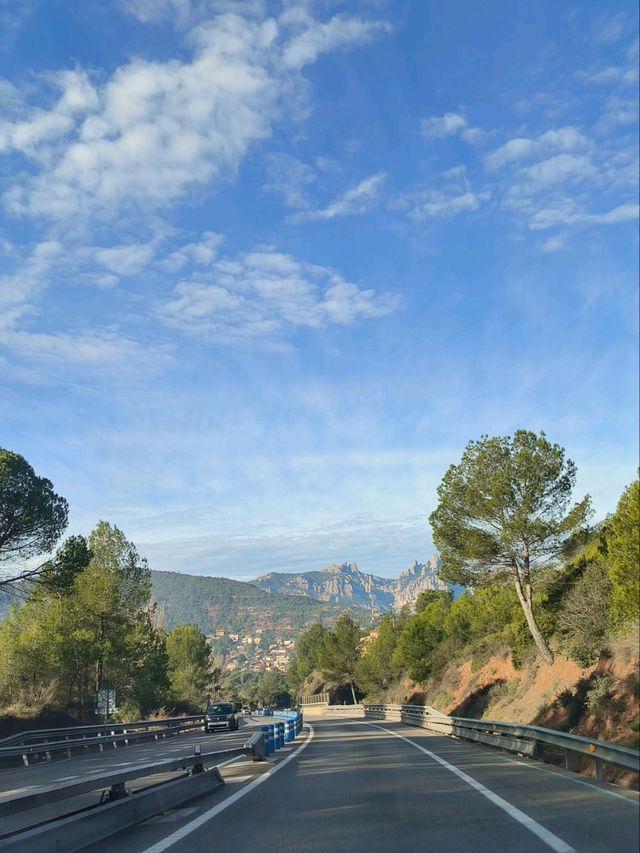 🚗 Embracing Spring: A Scenic Drive Around Montserrat 🌿🌄