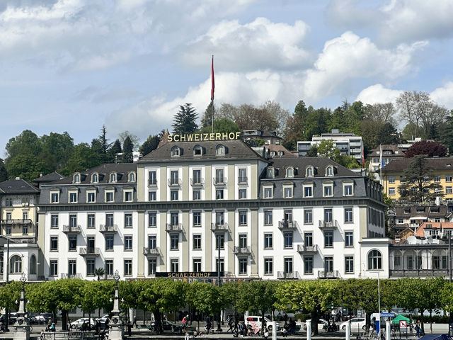 Breathtaking Views and Lakeside Bliss at Luzern Bahnhofquai