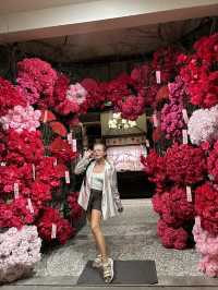 Gigantic flowers decoration and Jazz