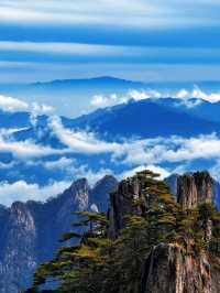 ⛰️ Huangshan – The Legendary Yellow Mountain of Mist and Pines