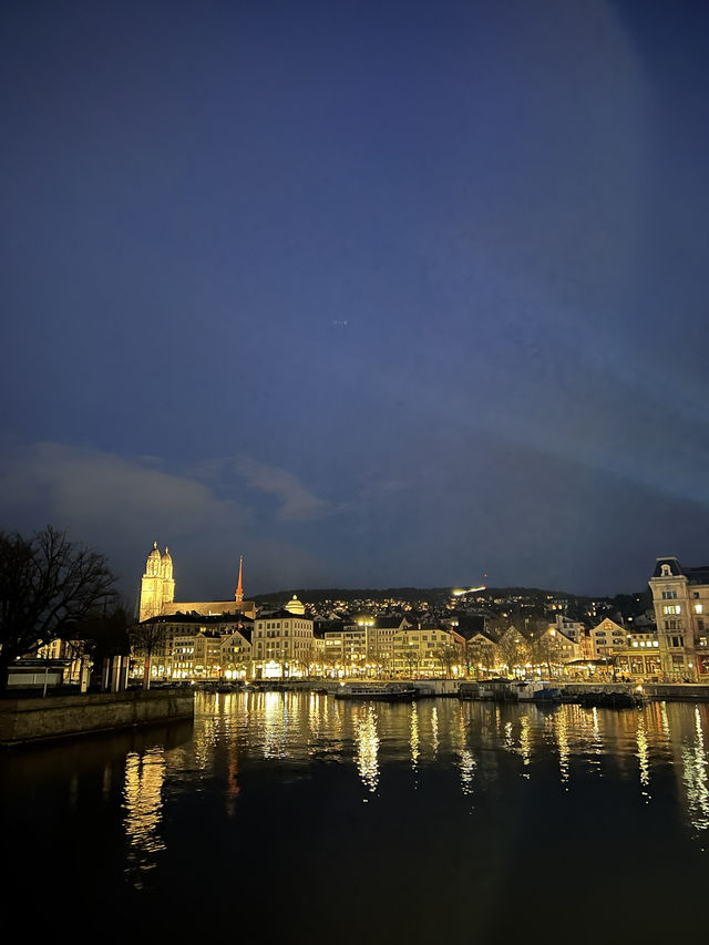 Chill, Lights & Lakeside Magic – An Afternoon-to-Night Walk at Lake Zürich 🌙🌫️  