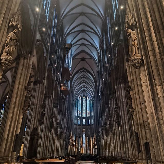 Cologne Weekend Vibes: Where Culture & Chill Collide 🌙🏨 Cologne Weekend Vibes: Where Culture & Chill Collide 🌙🏨